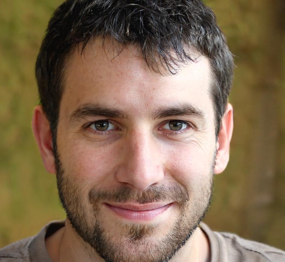 Ritratto di Matteo Cervelli, esperto di sintesi analogica